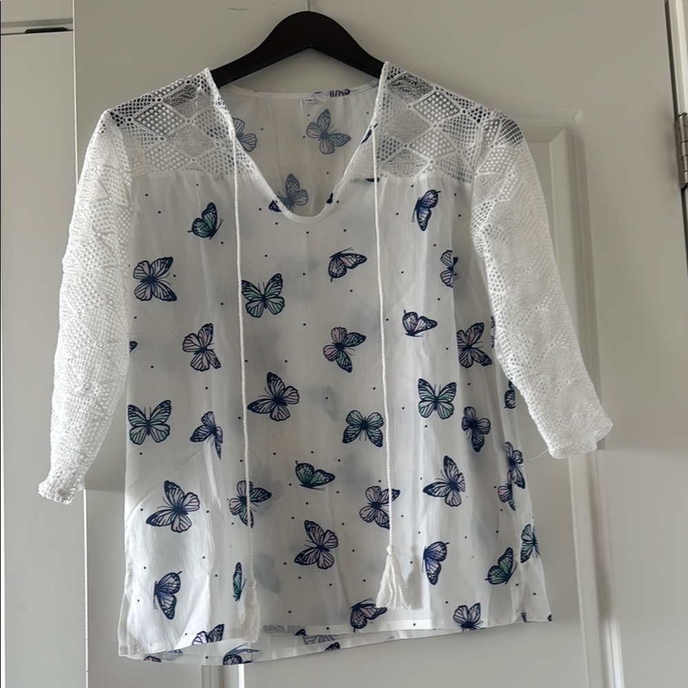 Chic Blue and White Blouse with Elegant Design
